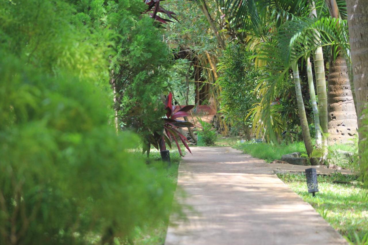 Richards Cabanas Tissamaharama Bagian luar foto